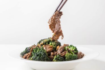 Make this flavorful Chinese Easy Beef and Broccoli Stir Fry recipe in 25 mins! Tender beef & crunchy broccoli soaked in delicious garlicky ginger sauce.