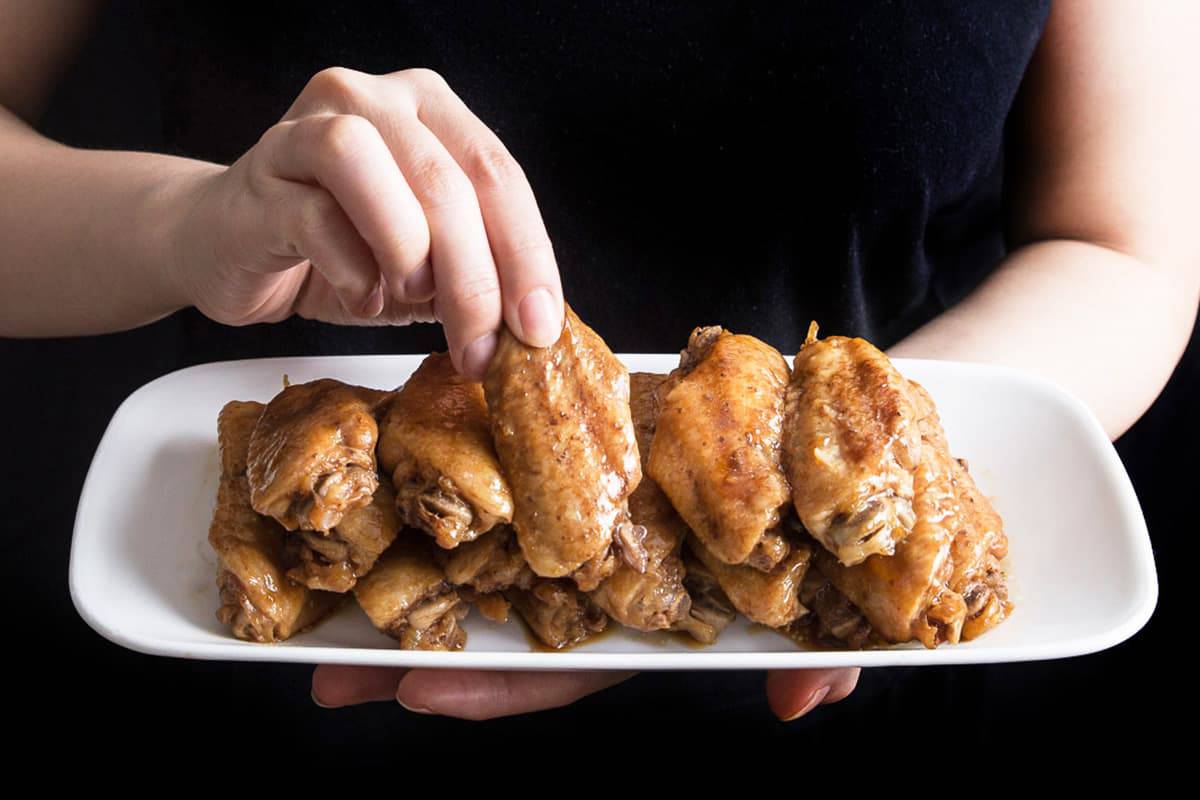 Make these Instant Pot Honey Garlic Chicken Wings (Pressure Cooker Chicken Wings) with 10 mins prep! Super flavorful wings as appetizer, snack, or dinner.