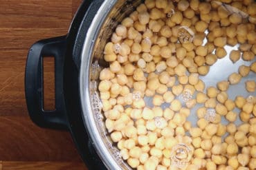 Instant Pot Chickpeas | Pressure Cooker Chickpeas | Instant Pot Garbanzo Beans | Instant Pot Beans | How to cook chickpeas | Chickpea recipes | Dried chickpeas #AmyJacky #InstantPot #PressureCooker #recipes #vegan #GlutenFree #vegetarian