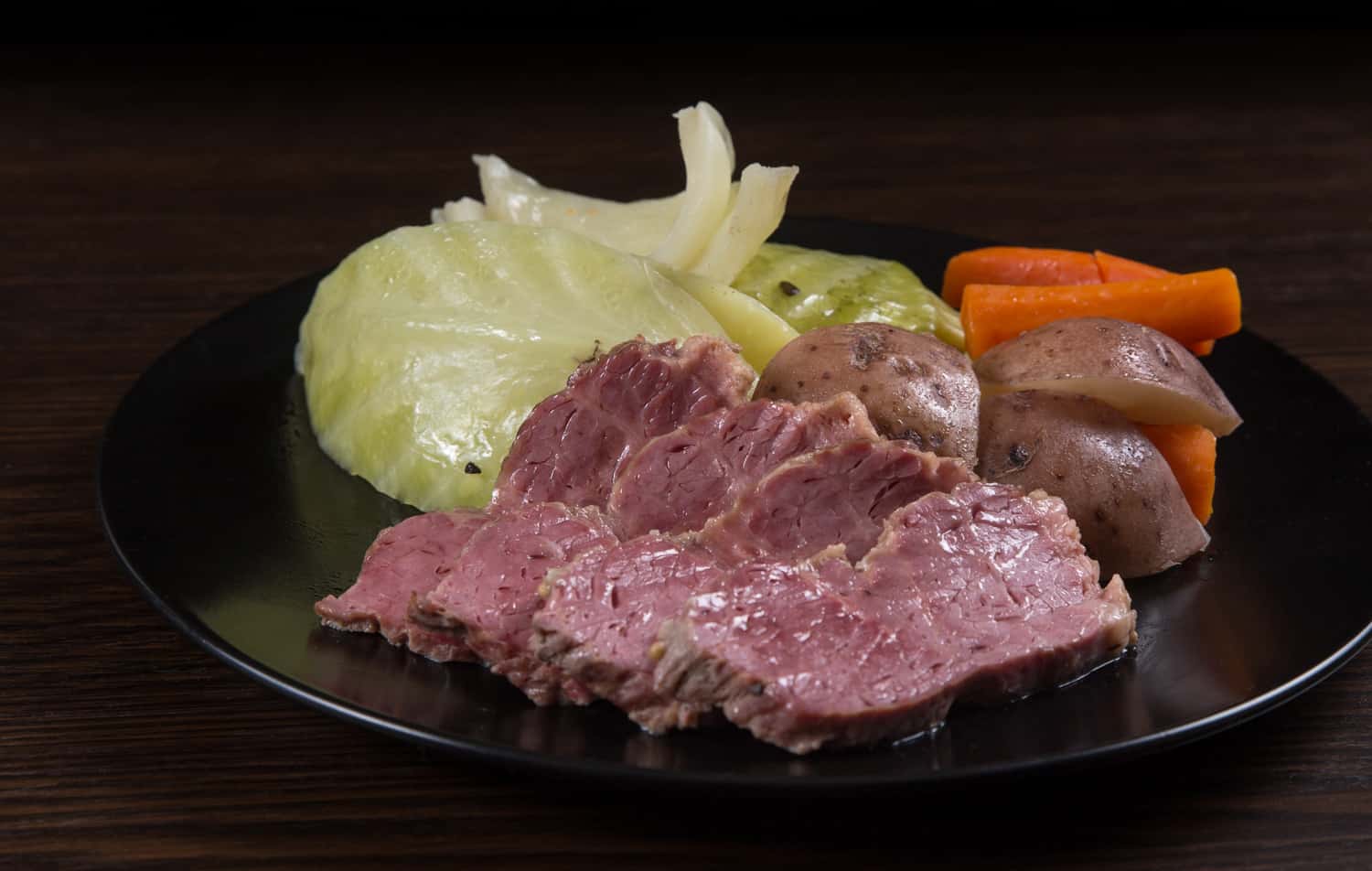 instant pot corned beef | instant pot corned beef and cabbage | corned beef instant pot | pressure cooker corned beef | corned beef brisket