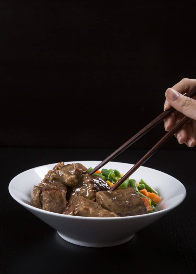 Easy Instant Pot HK Garlic Beef Rice Bowl in pressure cooker: Comforting One Pot Meal with Pot-in-Pot rice, tender beef in fragrant garlic sauce.