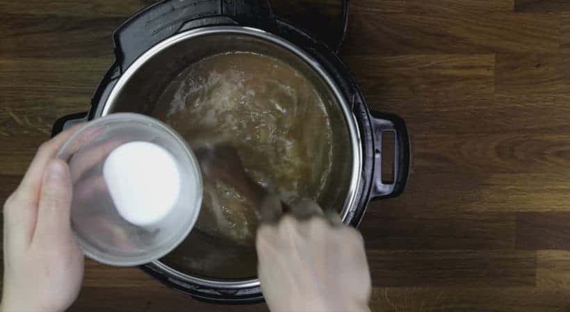 thicken butter garlic gravy with cornstarch