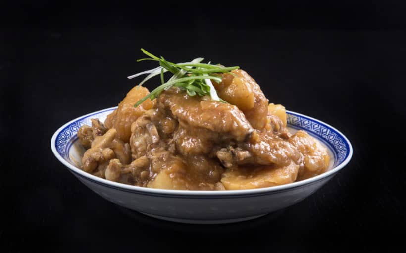 Instant Pot HK Braised Chicken with Potatoes Recipe 薯仔炆雞翼 (Pressure Cooker HK Braised Chicken with Potatoes): Recreate Childhood Favorite - tender chicken meshed with creamy potatoes in hearty gravy. Simple ingredients packed with delicious tastes like home. #instantpot #instantpotrecipes #pressurecooker #chineserecipes #recipes #pressurecooking #powerpressurecooker #chickenrecipes