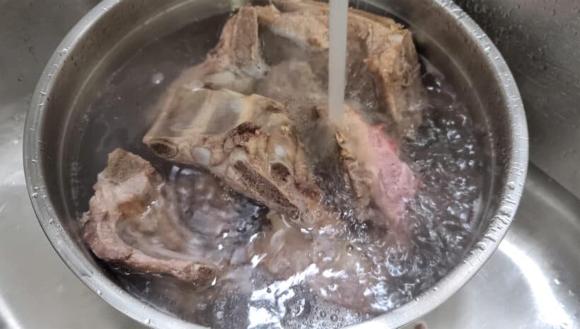 rinse pork bones